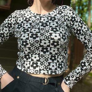Black and white checkered floral or Daisy print ribbed long sleeve crop top.